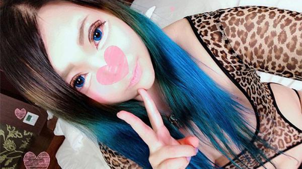 19歳&hearts;S级必取巨乳白辣妹　性感扮演润滑液玩法&hearts;滑熘的身体洗老二服侍来搾取精液 FC2-PPV-987479